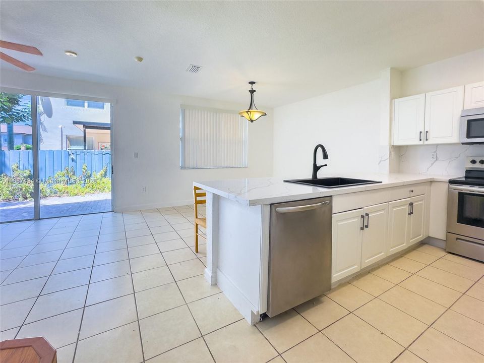 Active With Contract: $375,000 (3 beds, 2 baths, 1456 Square Feet)