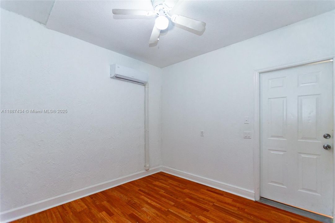 Active With Contract: $375,000 (3 beds, 2 baths, 1456 Square Feet)