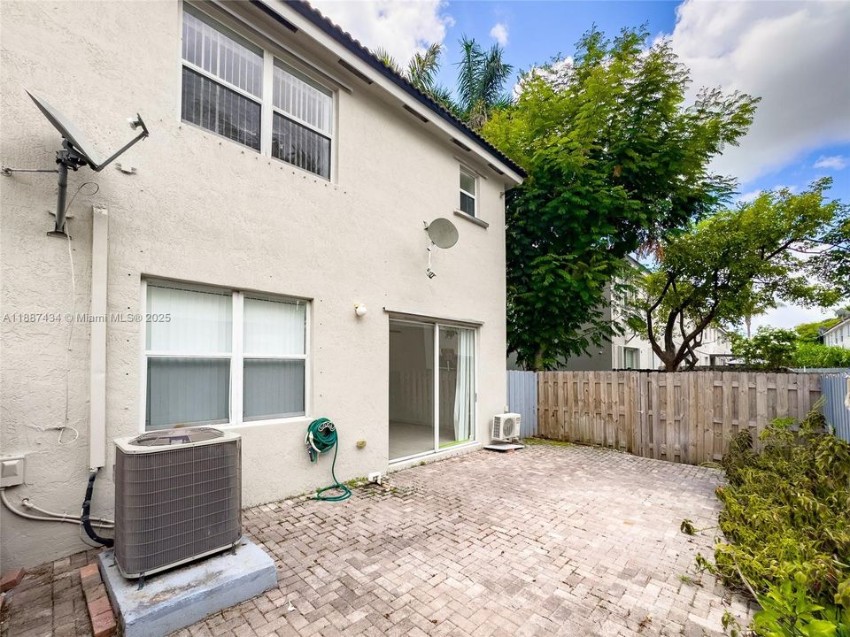 Active With Contract: $375,000 (3 beds, 2 baths, 1456 Square Feet)