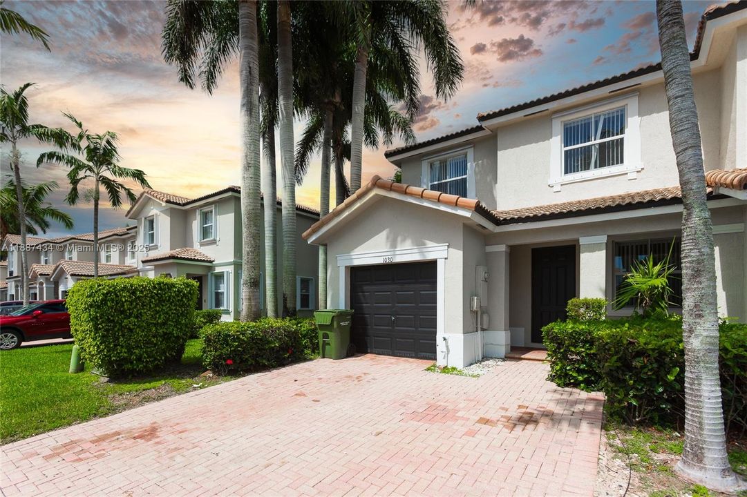 Active With Contract: $375,000 (3 beds, 2 baths, 1456 Square Feet)