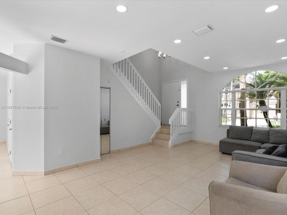 Active With Contract: $529,000 (3 beds, 2 baths, 1772 Square Feet)