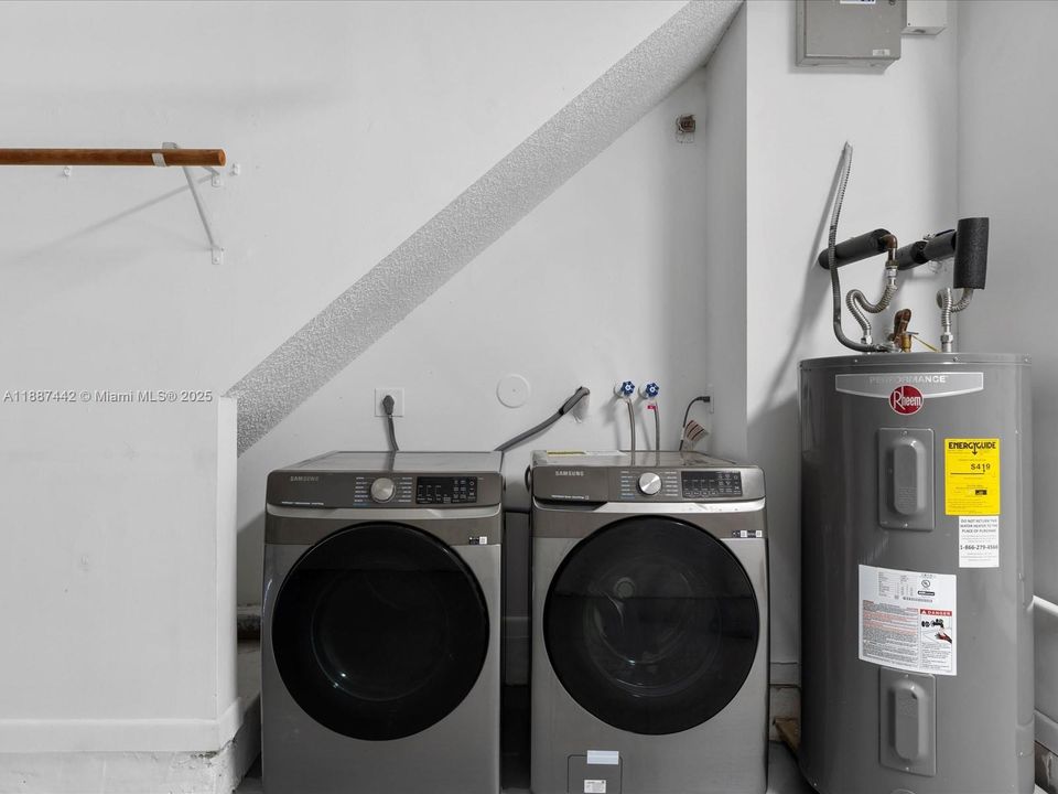 Active With Contract: $529,000 (3 beds, 2 baths, 1772 Square Feet)