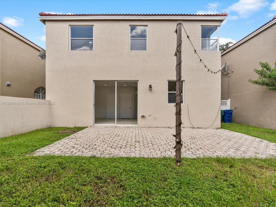 Active With Contract: $529,000 (3 beds, 2 baths, 1772 Square Feet)