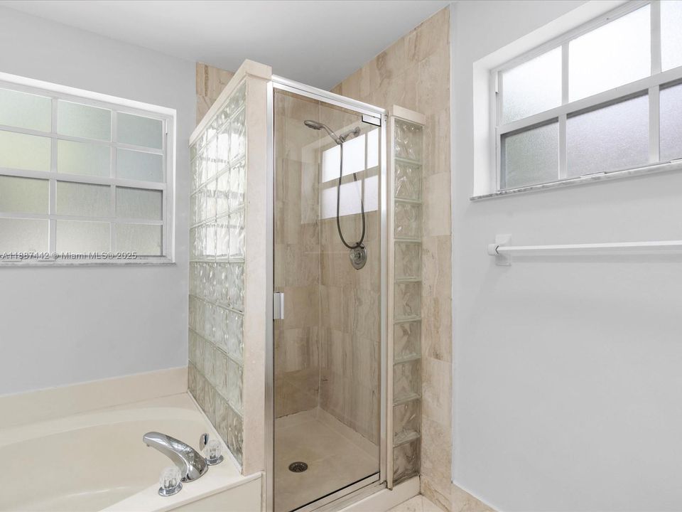 Active With Contract: $529,000 (3 beds, 2 baths, 1772 Square Feet)