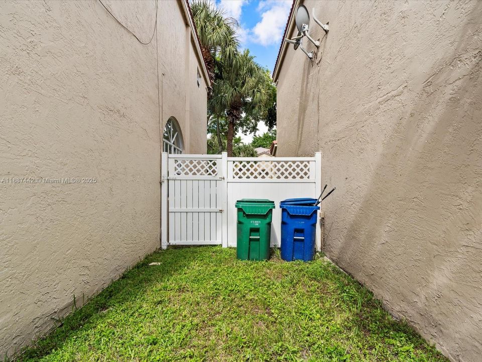 Active With Contract: $529,000 (3 beds, 2 baths, 1772 Square Feet)