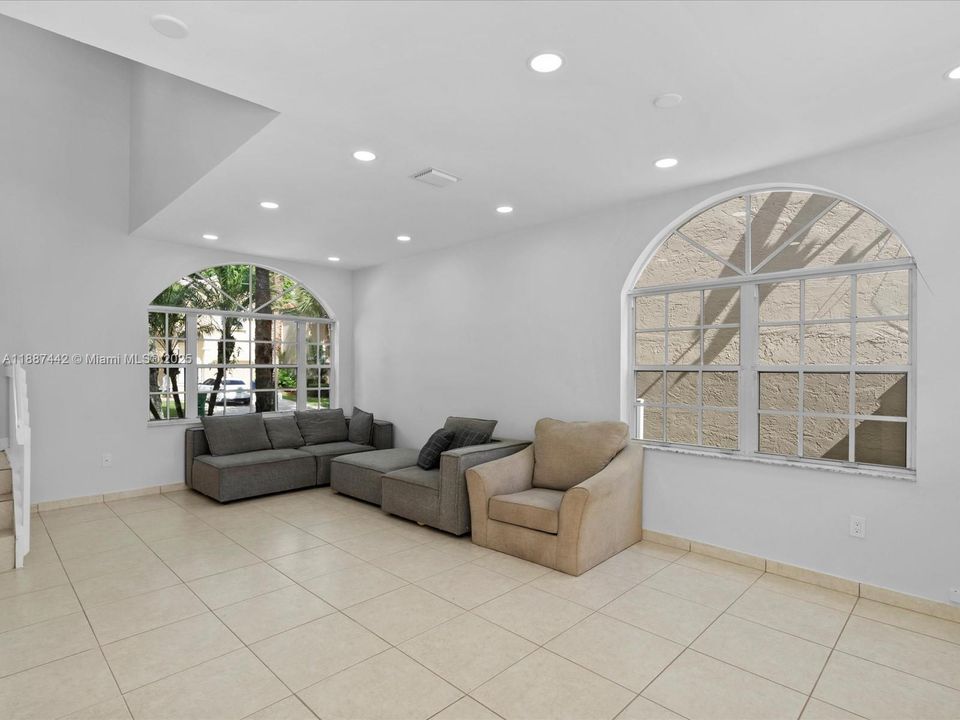 Active With Contract: $529,000 (3 beds, 2 baths, 1772 Square Feet)