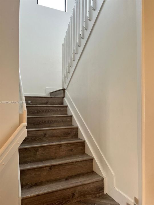 待售: $720,000 (3 贝兹, 2 浴室, 2025 平方英尺)