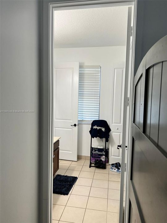 待售: $720,000 (3 贝兹, 2 浴室, 2025 平方英尺)