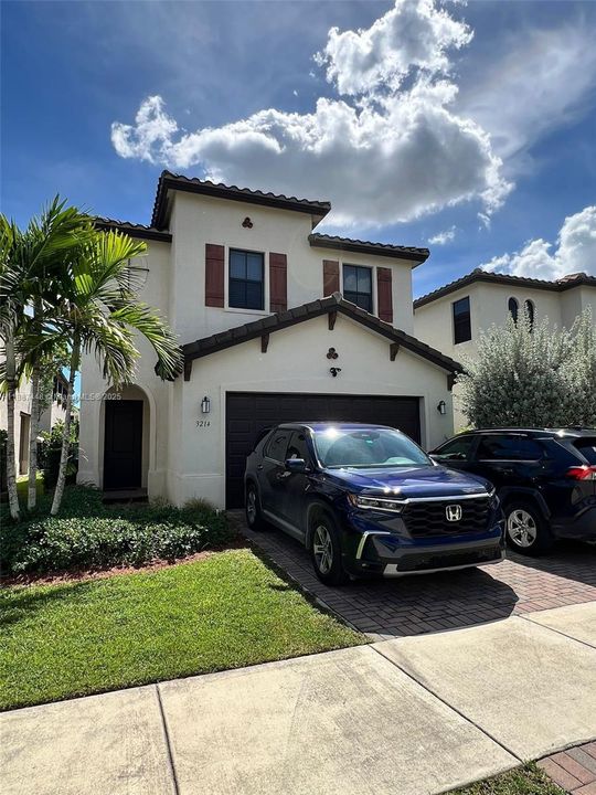 待售: $720,000 (3 贝兹, 2 浴室, 2025 平方英尺)