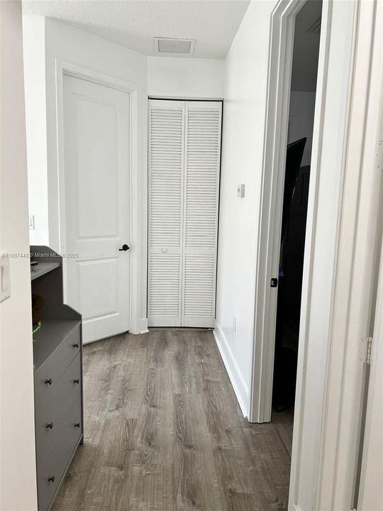 待售: $720,000 (3 贝兹, 2 浴室, 2025 平方英尺)