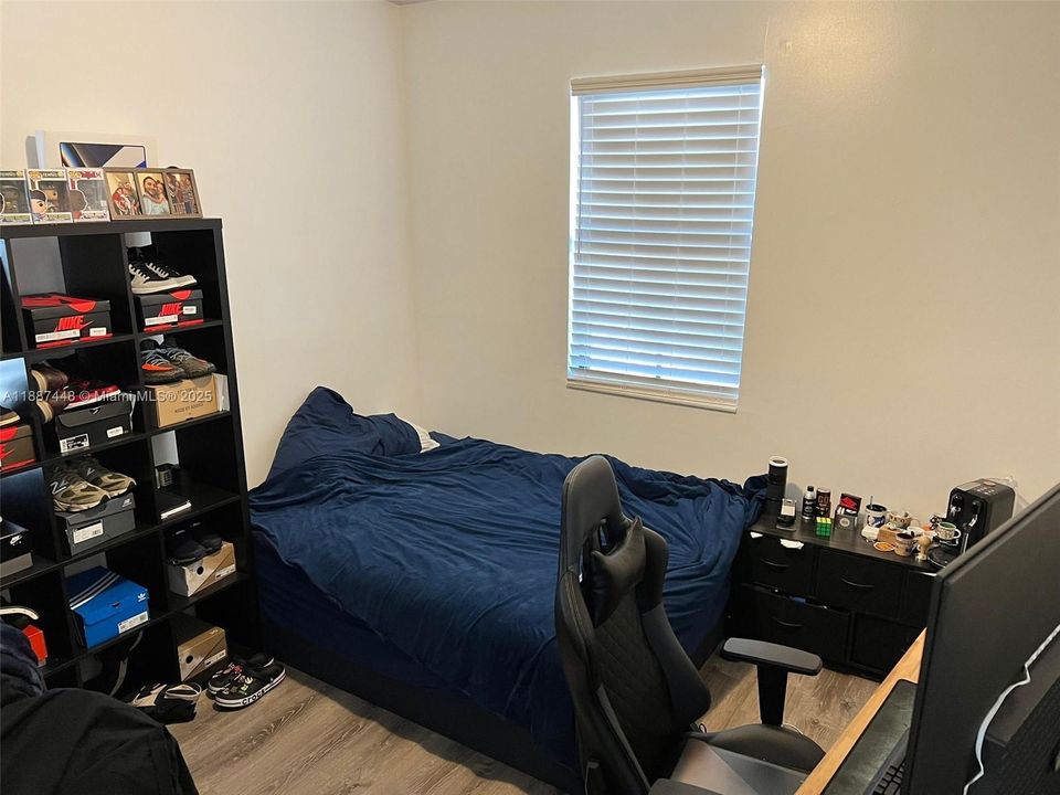 待售: $720,000 (3 贝兹, 2 浴室, 2025 平方英尺)