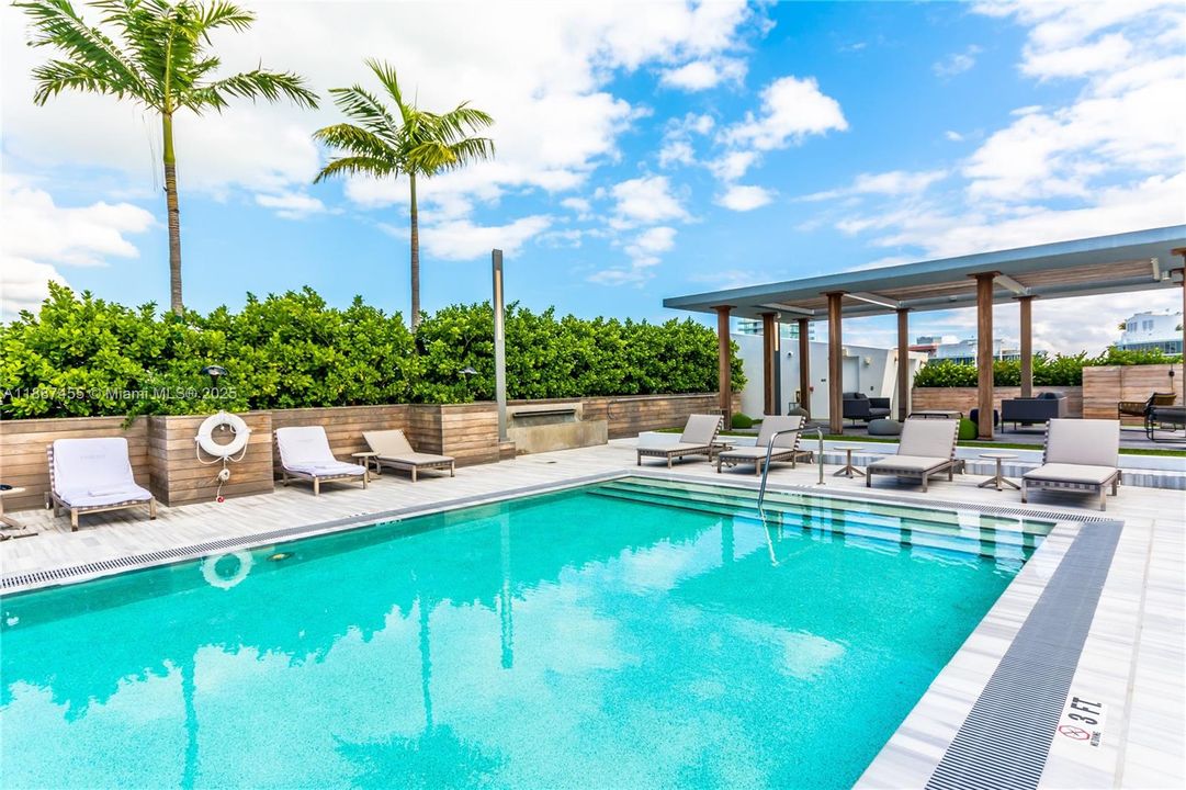 待售: $1,900,000 (1 贝兹, 1 浴室, 872 平方英尺)