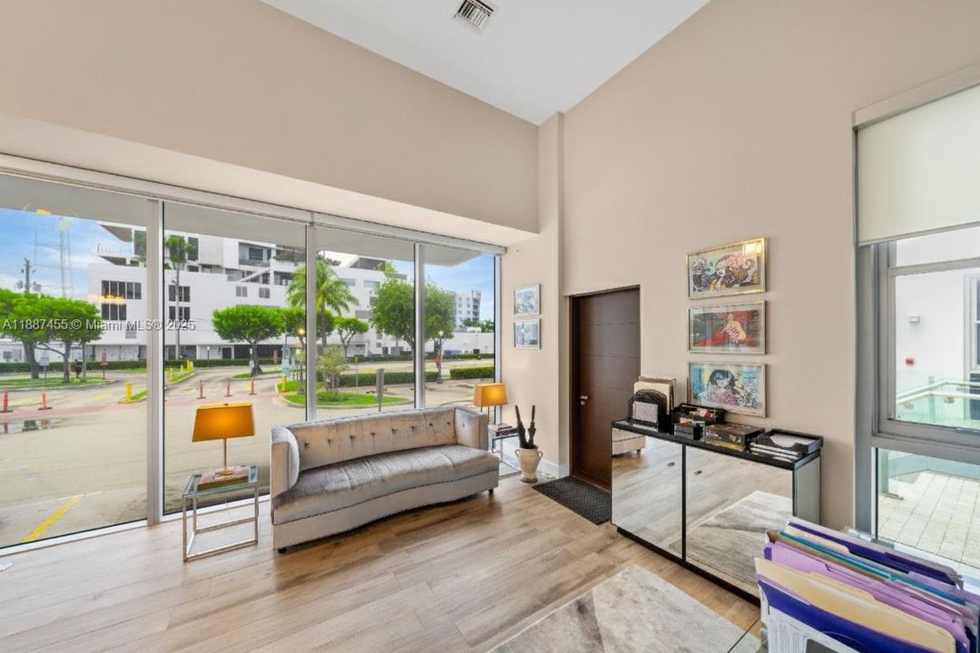 待售: $1,900,000 (1 贝兹, 1 浴室, 872 平方英尺)