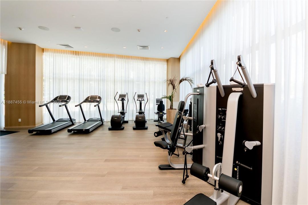 待售: $1,900,000 (1 贝兹, 1 浴室, 872 平方英尺)