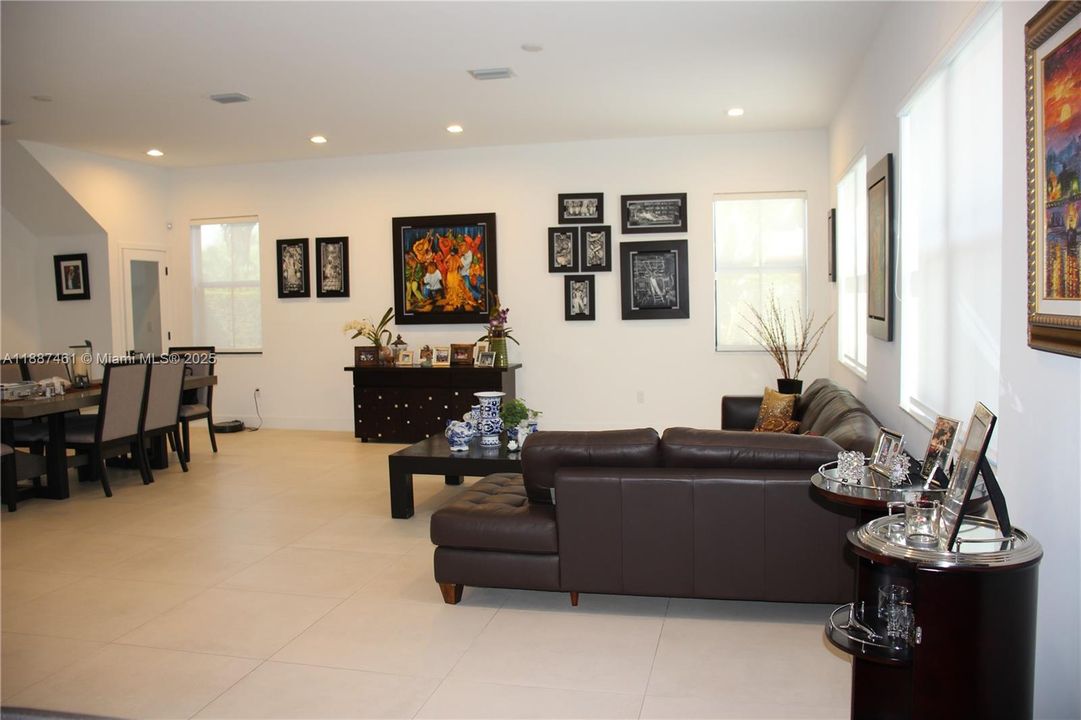 待售: $1,950,000 (5 贝兹, 6 浴室, 4004 平方英尺)