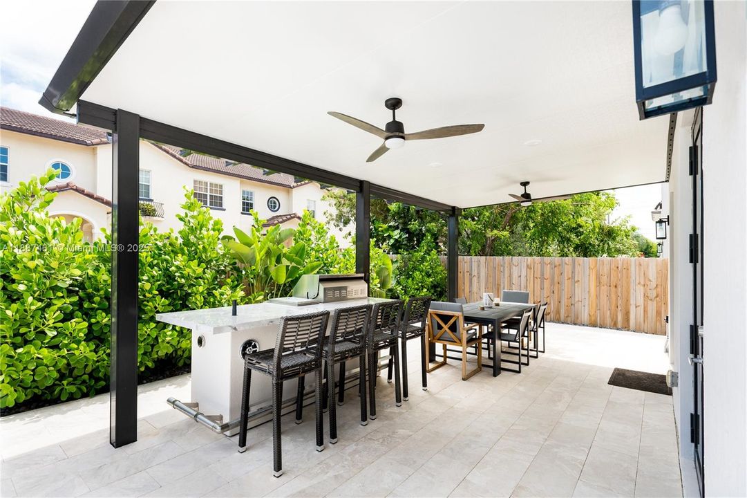 待售: $1,950,000 (5 贝兹, 6 浴室, 4004 平方英尺)