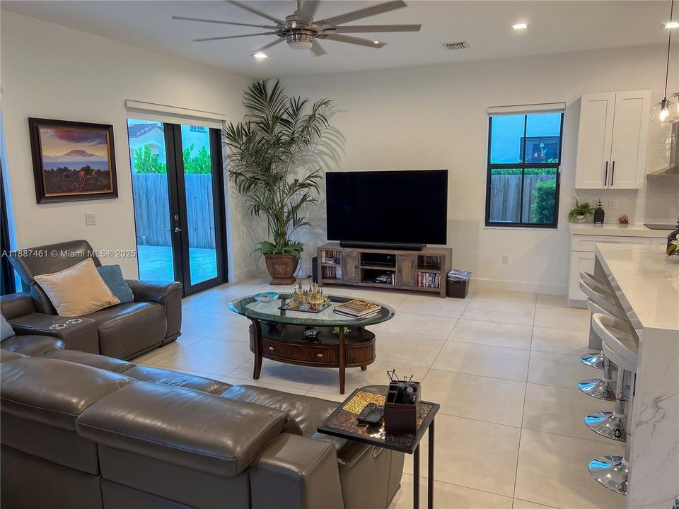 待售: $1,950,000 (5 贝兹, 6 浴室, 4004 平方英尺)