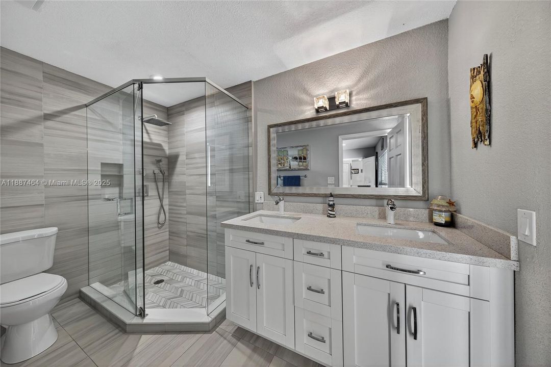 Recently Sold: $1,050,000 (3 beds, 2 baths, 1971 Square Feet)