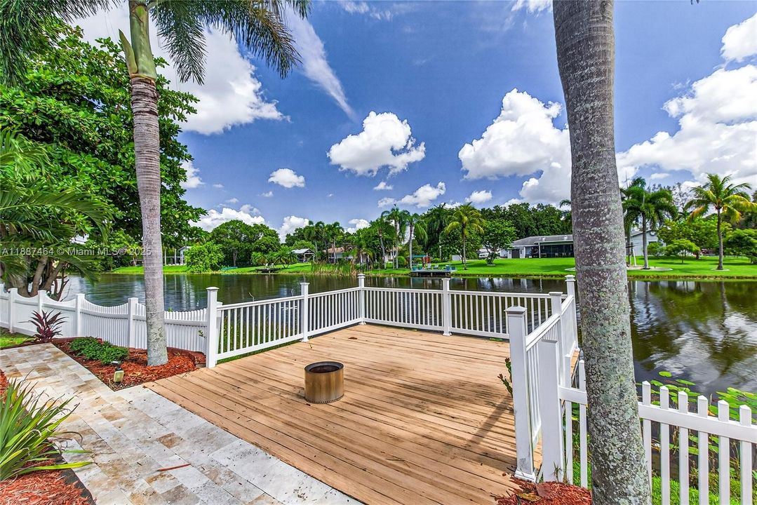 Recently Sold: $1,050,000 (3 beds, 2 baths, 1971 Square Feet)