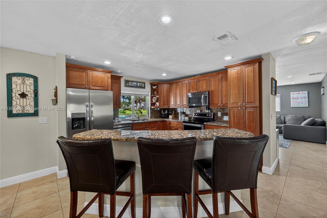 Recently Sold: $1,050,000 (3 beds, 2 baths, 1971 Square Feet)