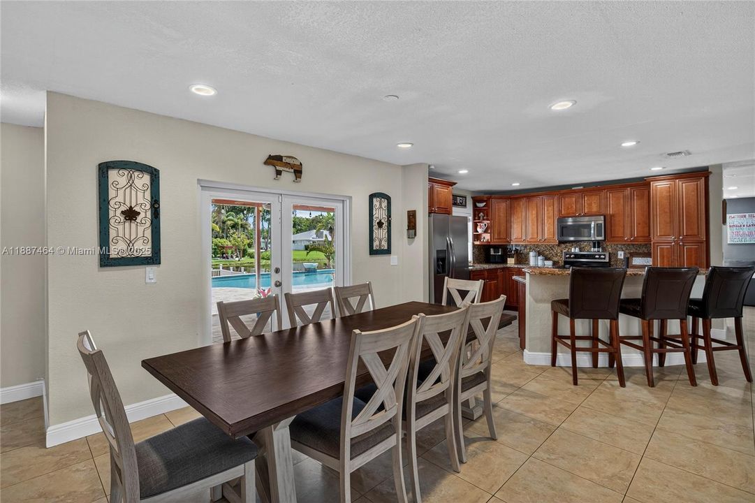 Recently Sold: $1,050,000 (3 beds, 2 baths, 1971 Square Feet)