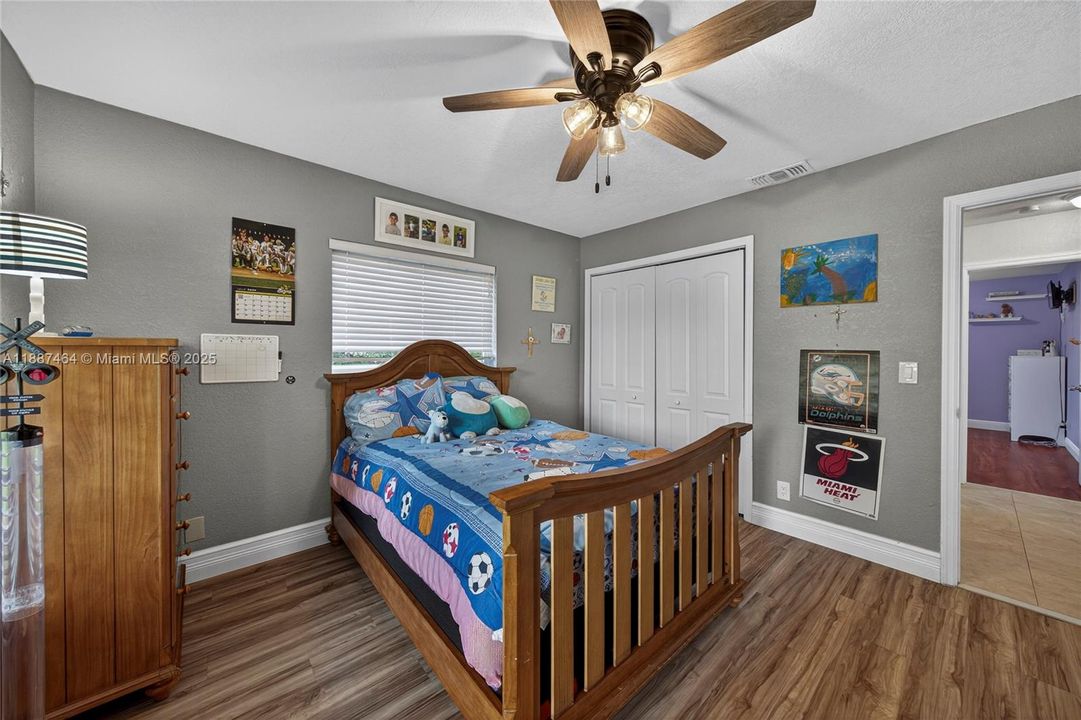 Recently Sold: $1,050,000 (3 beds, 2 baths, 1971 Square Feet)