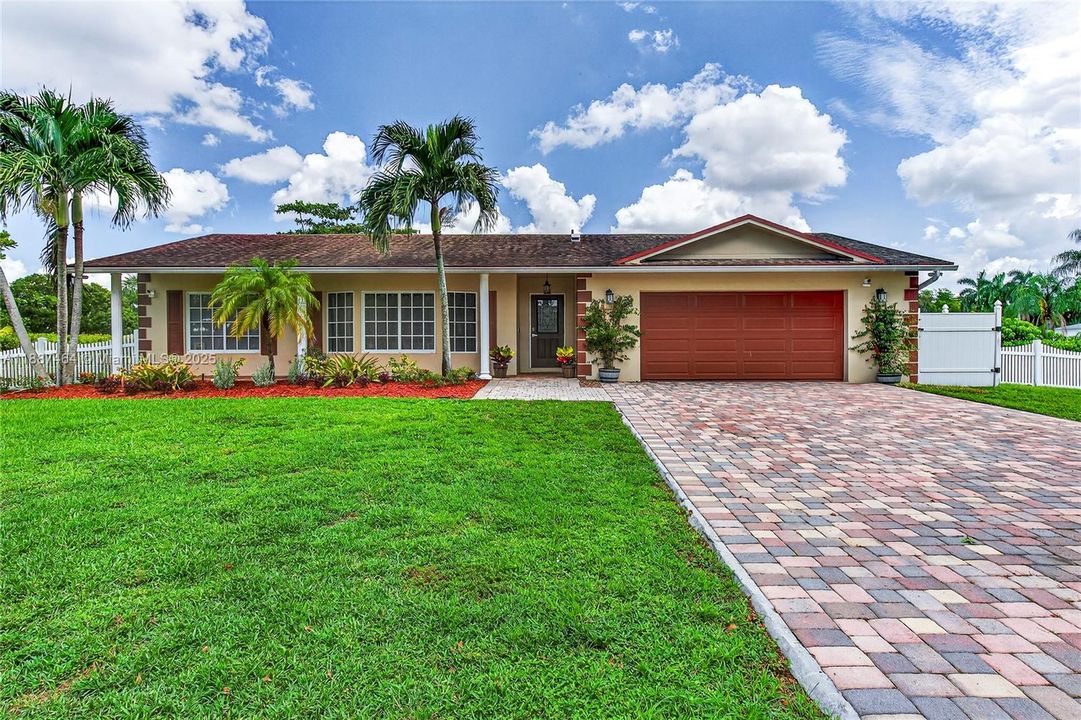 Recently Sold: $1,050,000 (3 beds, 2 baths, 1971 Square Feet)