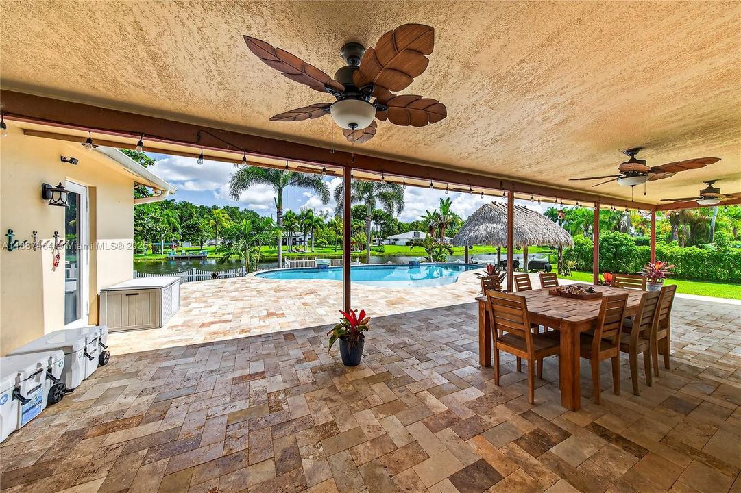 Recently Sold: $1,050,000 (3 beds, 2 baths, 1971 Square Feet)