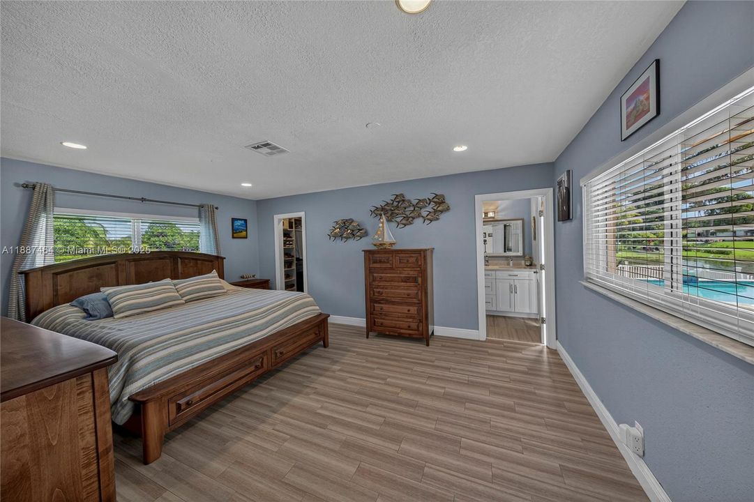 Recently Sold: $1,050,000 (3 beds, 2 baths, 1971 Square Feet)