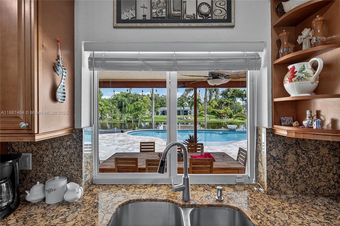 Recently Sold: $1,050,000 (3 beds, 2 baths, 1971 Square Feet)