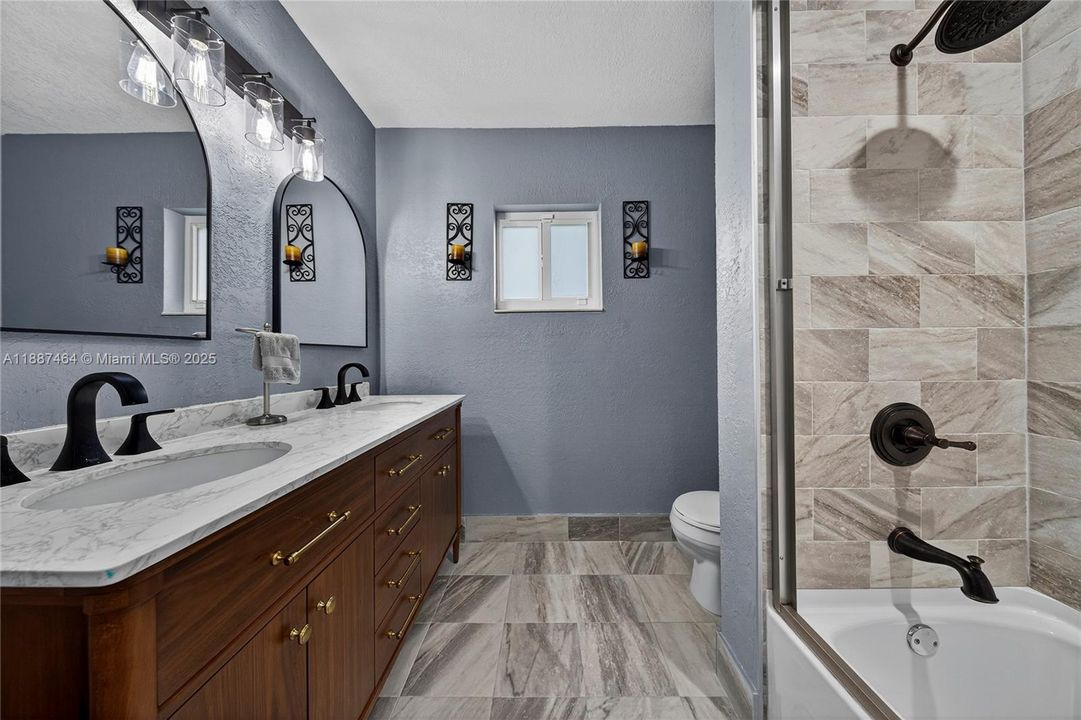 Recently Sold: $1,050,000 (3 beds, 2 baths, 1971 Square Feet)