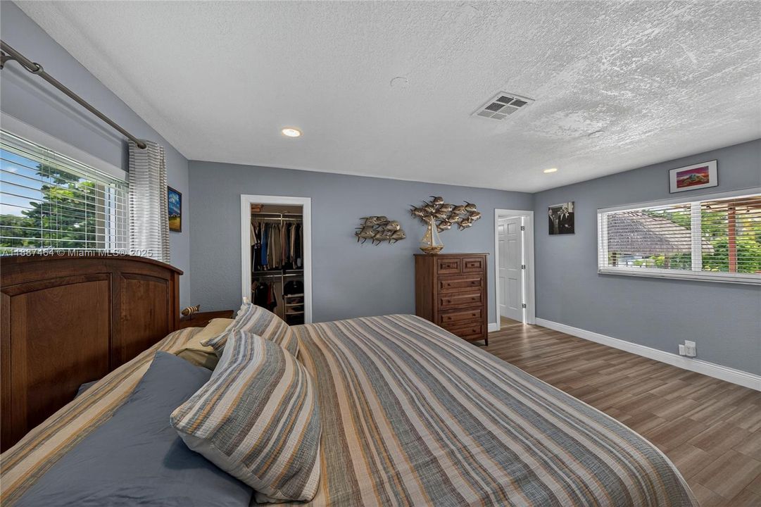 Recently Sold: $1,050,000 (3 beds, 2 baths, 1971 Square Feet)