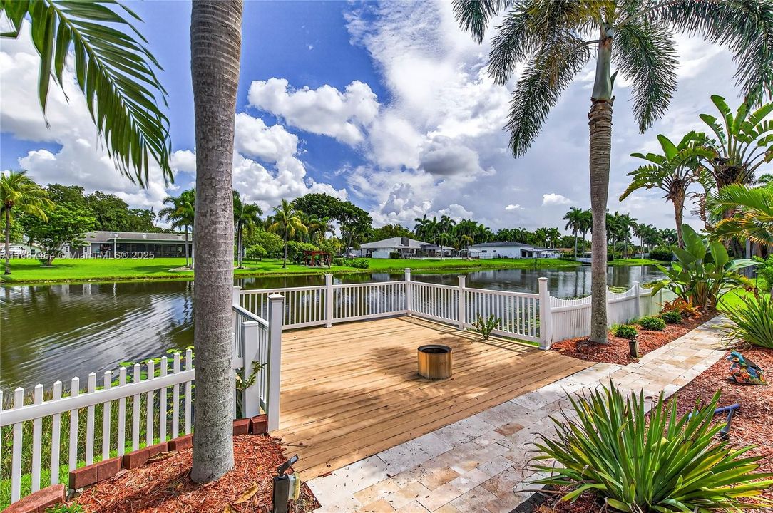 Recently Sold: $1,050,000 (3 beds, 2 baths, 1971 Square Feet)