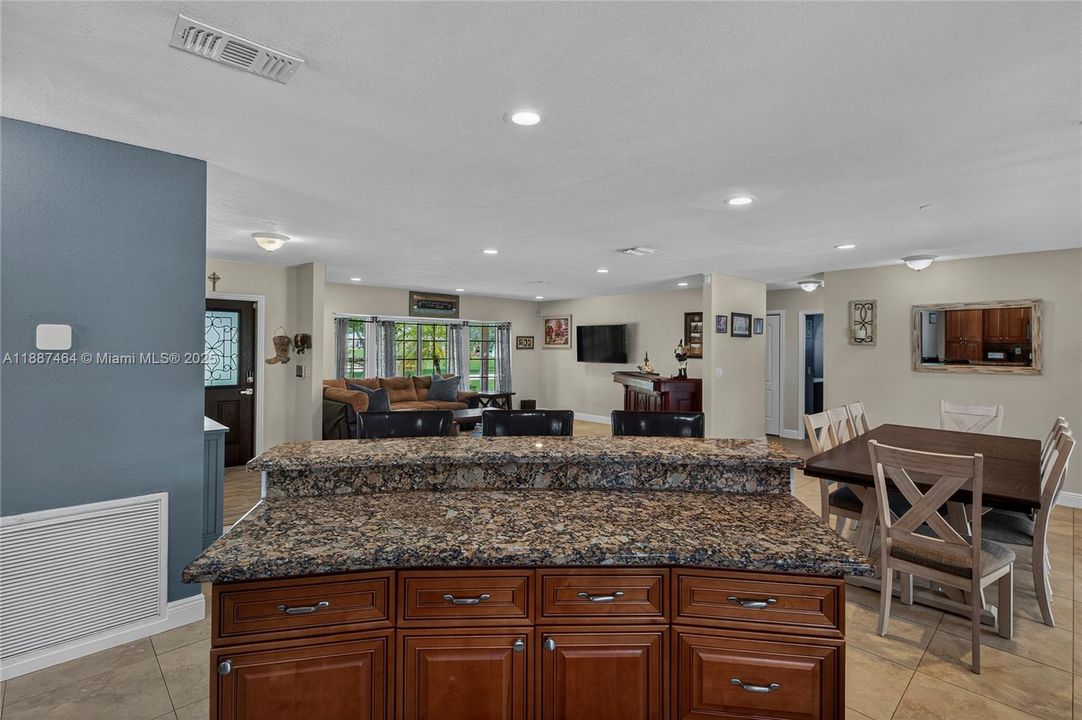 Recently Sold: $1,050,000 (3 beds, 2 baths, 1971 Square Feet)