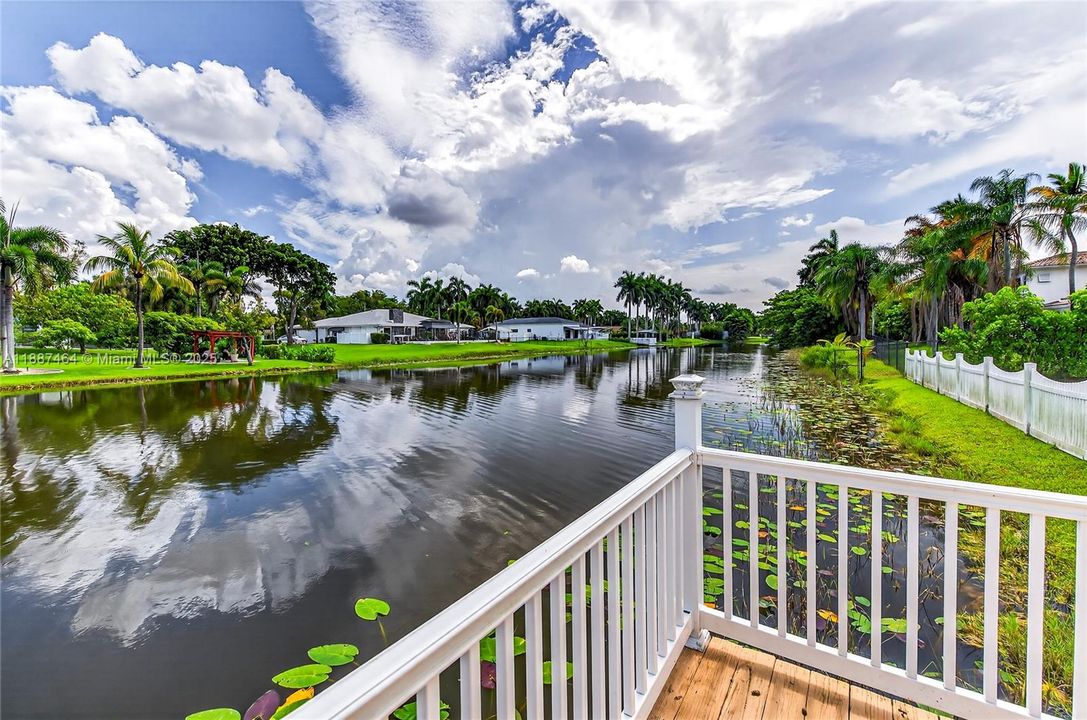 Recently Sold: $1,050,000 (3 beds, 2 baths, 1971 Square Feet)