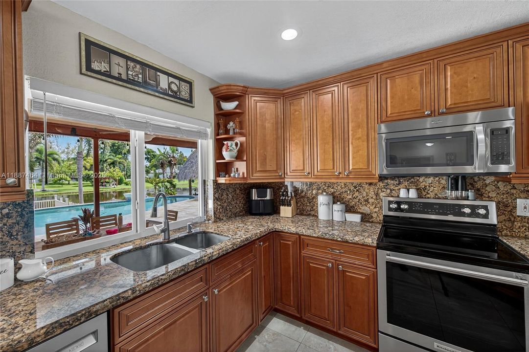 Recently Sold: $1,050,000 (3 beds, 2 baths, 1971 Square Feet)