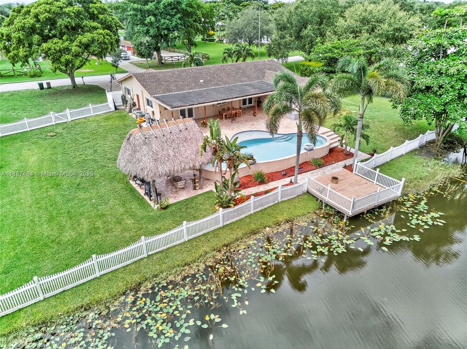 Recently Sold: $1,050,000 (3 beds, 2 baths, 1971 Square Feet)