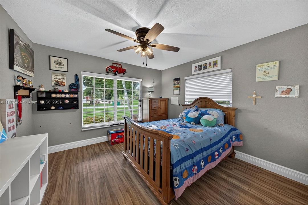 Recently Sold: $1,050,000 (3 beds, 2 baths, 1971 Square Feet)