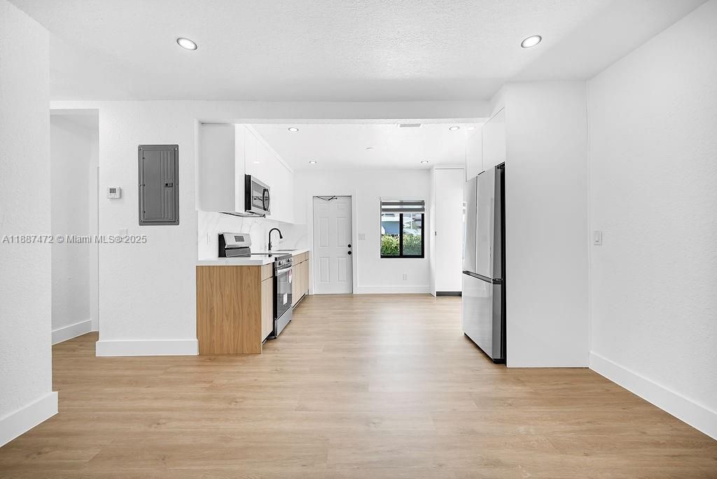 合同活跃: $1,550,000 (0 贝兹, 0 浴室, 3784 平方英尺)