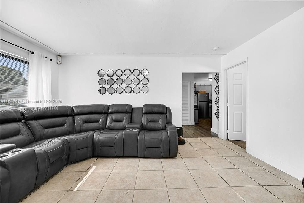 合同活跃: $1,550,000 (0 贝兹, 0 浴室, 3784 平方英尺)