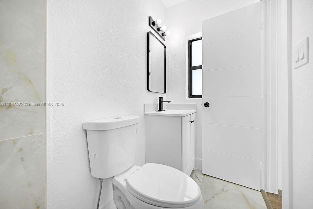 合同活跃: $1,550,000 (0 贝兹, 0 浴室, 3784 平方英尺)