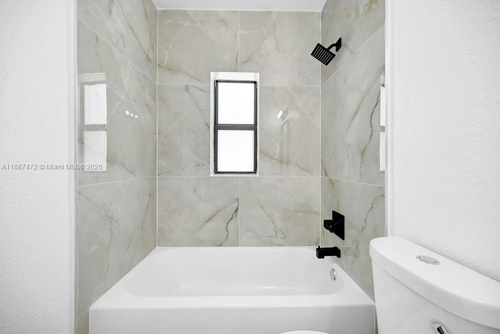 合同活跃: $1,550,000 (0 贝兹, 0 浴室, 3784 平方英尺)