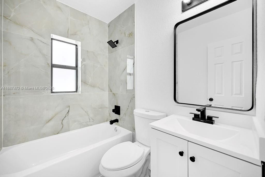 合同活跃: $1,550,000 (0 贝兹, 0 浴室, 3784 平方英尺)