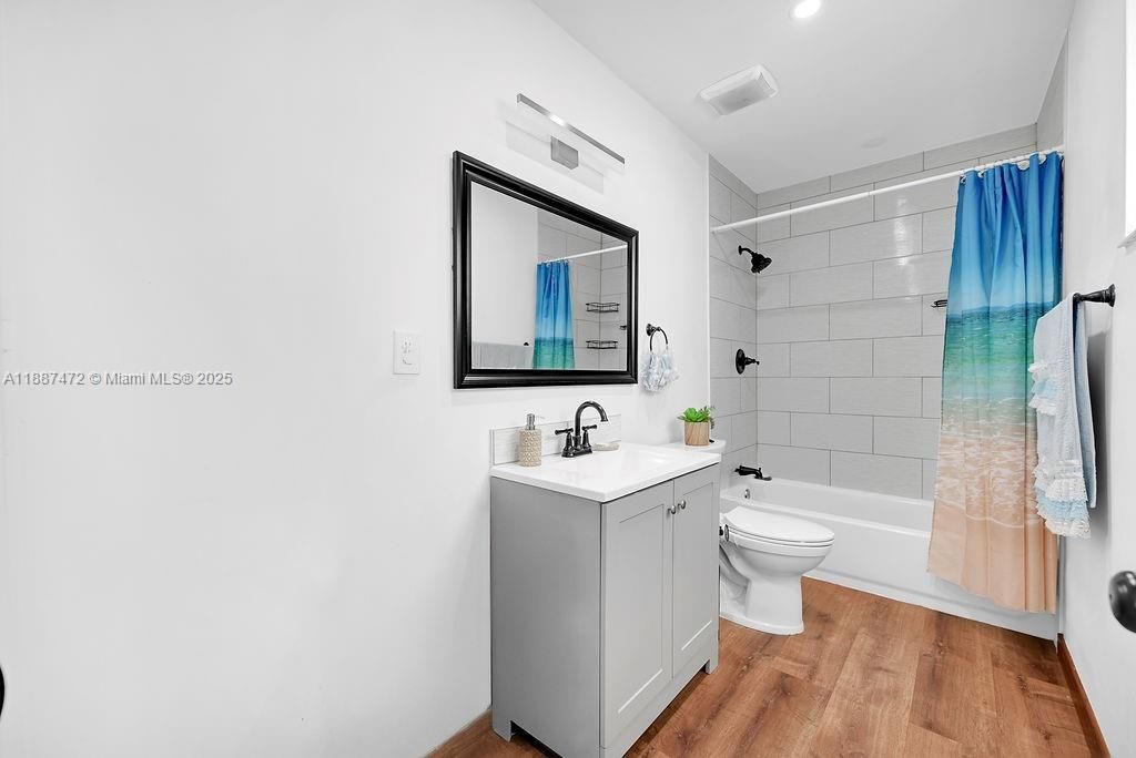 合同活跃: $1,550,000 (0 贝兹, 0 浴室, 3784 平方英尺)