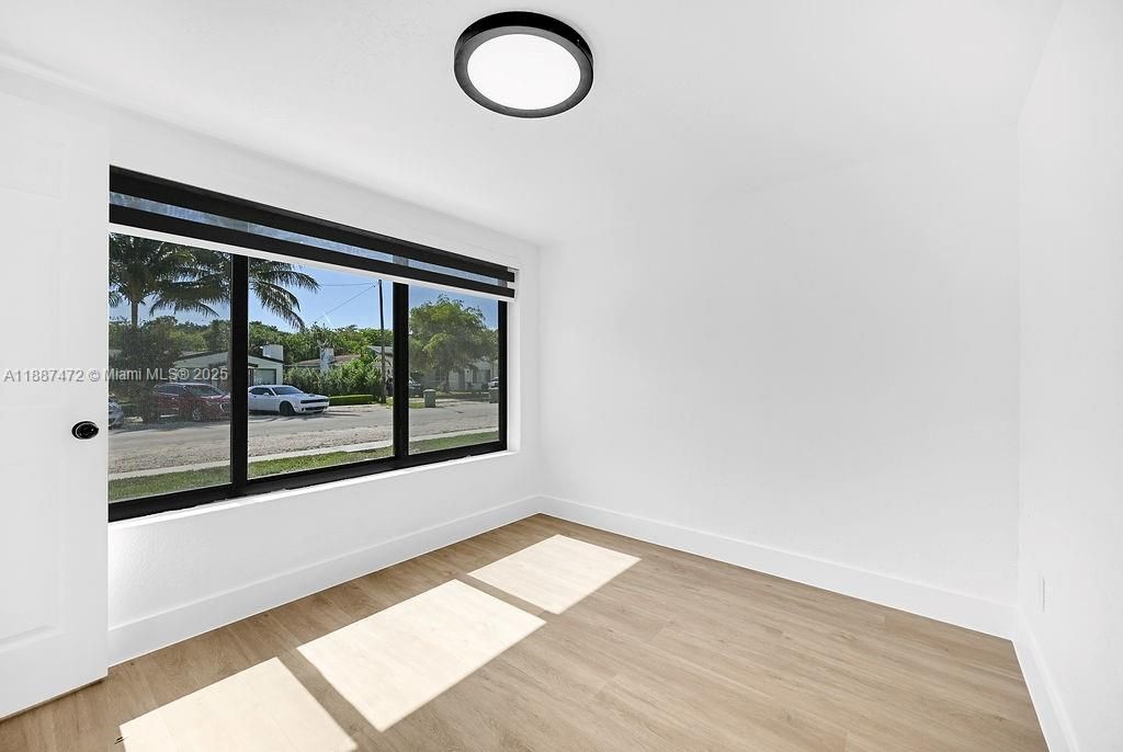 合同活跃: $1,550,000 (0 贝兹, 0 浴室, 3784 平方英尺)