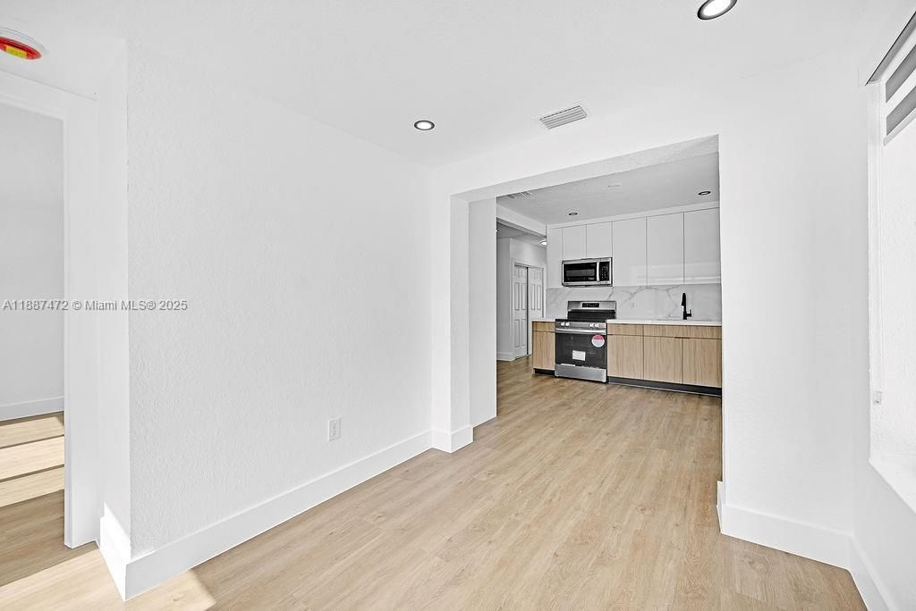 合同活跃: $1,550,000 (0 贝兹, 0 浴室, 3784 平方英尺)