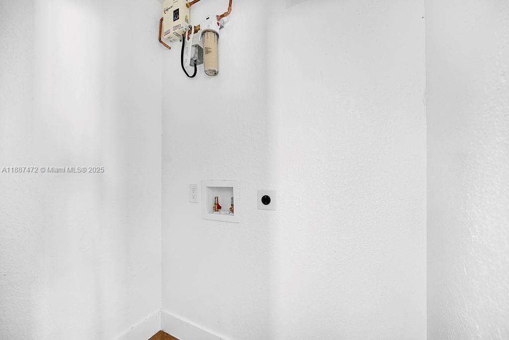 合同活跃: $1,550,000 (0 贝兹, 0 浴室, 3784 平方英尺)