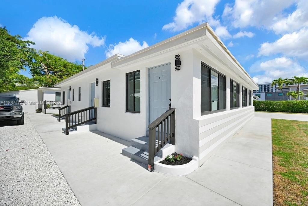 合同活跃: $1,550,000 (0 贝兹, 0 浴室, 3784 平方英尺)