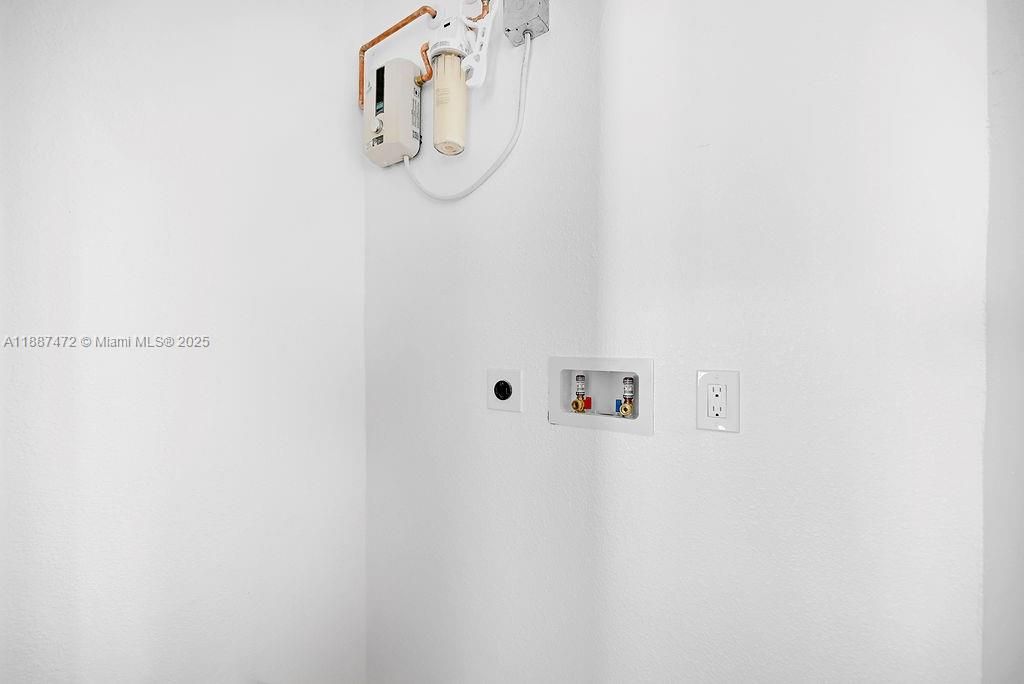 合同活跃: $1,550,000 (0 贝兹, 0 浴室, 3784 平方英尺)