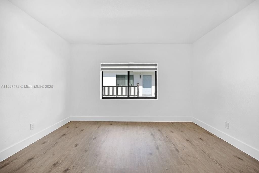 合同活跃: $1,550,000 (0 贝兹, 0 浴室, 3784 平方英尺)